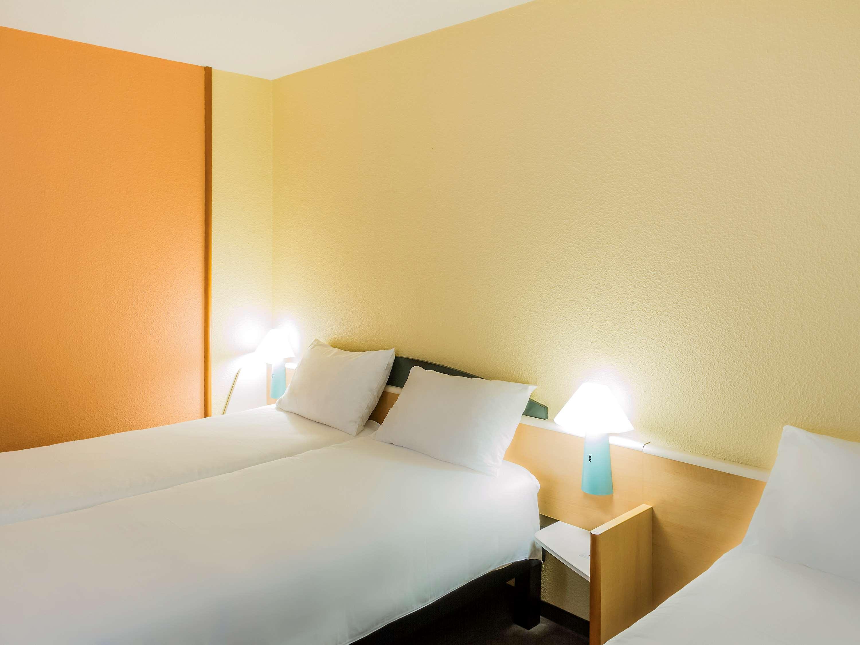 Standard Room with One Double Bed and One Single Bed - Non-Smoking,1274432578:JPEG